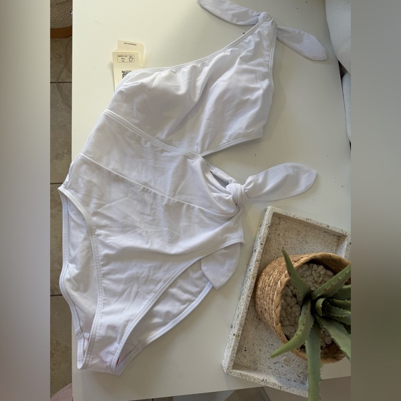 Ted baker white one shoulder swimsuit FINAL PRICE - Picture 3 of 8